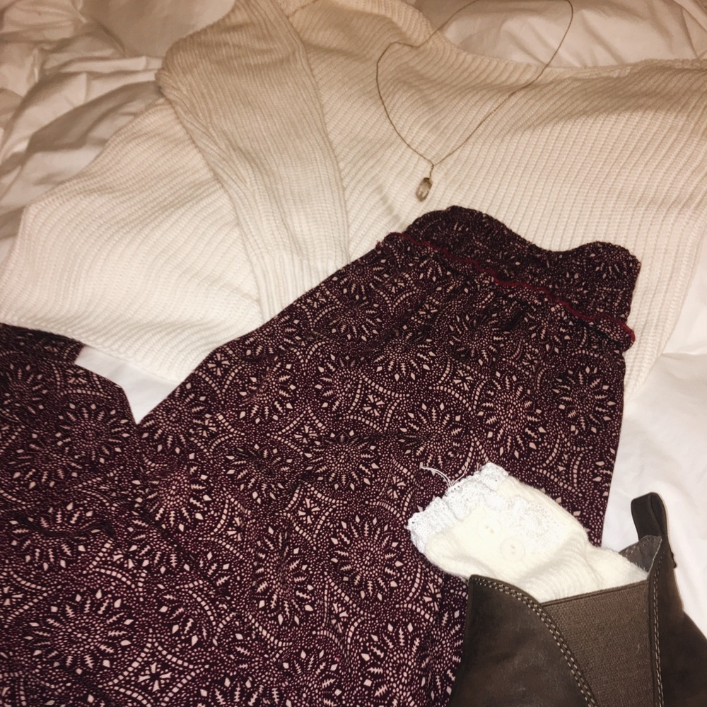 Burgundy patterned wide-leg pants!